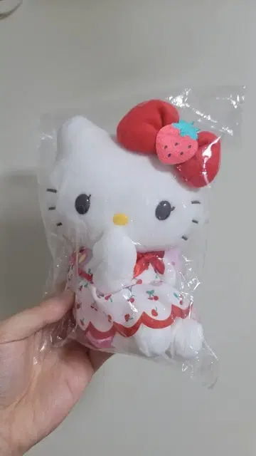 메조피아노 헬로 키티 콜라보 마스코트 홀더 키링 ( 정품 새상품 )