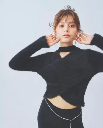 PELLICULE 펠리큐어 초커 크로스 니트 탑