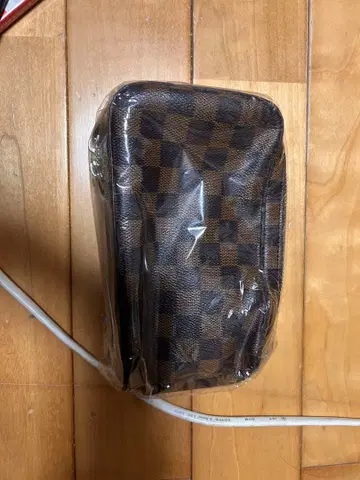 다미에 패턴 바디백