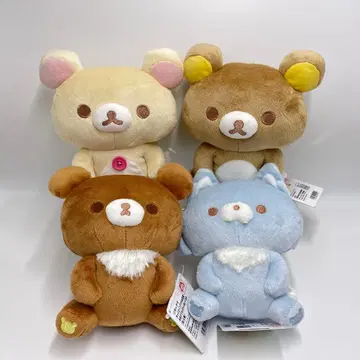 리락쿠마 차이로이코구마의 친구 올려다보고 앉아있는 봉제 인형