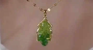 비취 스톤 잎 모양 골드 목걸이