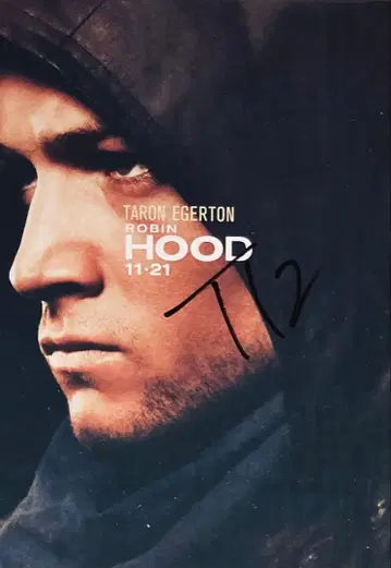 로빈 후드 후드: 더 비기닝 탈론 에가튼 친필 사인 사진