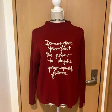 새상품급 크레센트 듀오 메시지 자수 긴팔 티셔츠