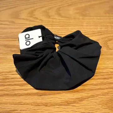 alo yoga 스크런치 블랙 새상품