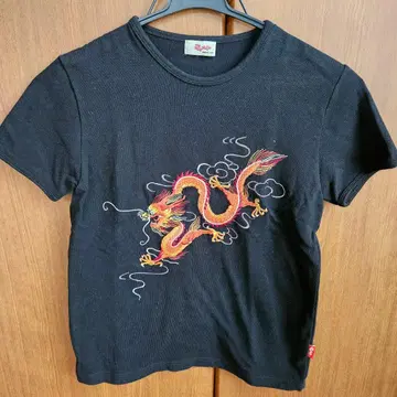 비비안 탐 드래곤 자수 반팔 T셔츠 블랙