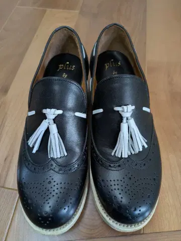 chausser 플러스바이쇼세 윙팁 블랙 x 화이트 사이즈 37