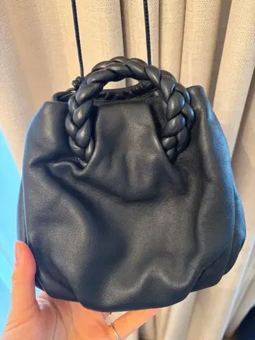 HEREU 블랙 스몰 숄더백