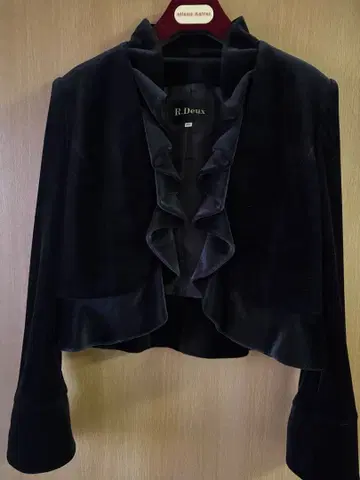 새상품급 고급 R.Deux 프릴 달린 블랙 자켓 사이즈 40