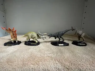 공룡 왕국 2012 피규어 4체 세트 유티란누스, 트리케라, 스테고