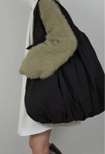 amiur 타이프라이터 클라우드 백 블랙