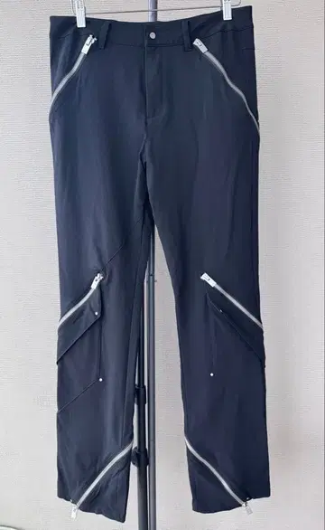 HELIOT EMIL 지퍼 디테일 택티컬 팬츠 블랙