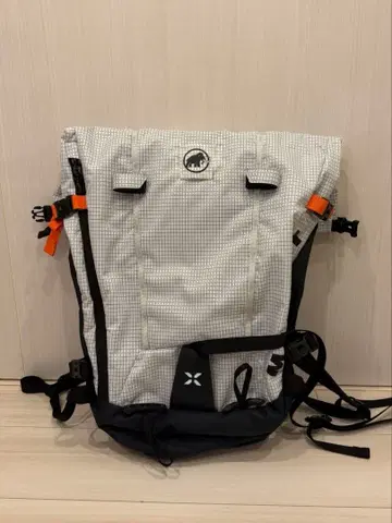 새상품급 MAMMUT TRION 28 화이트 블랙 마무트 백팩