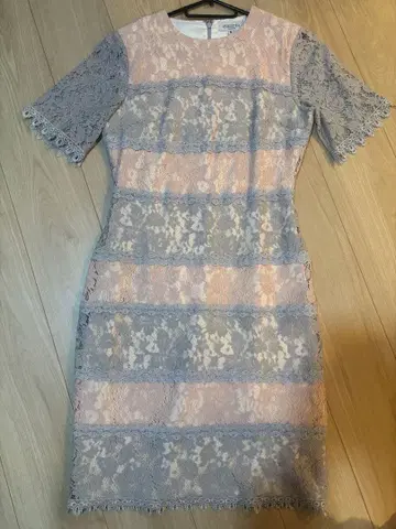 EmiliaWiz 반팔 무릎 기장 원피스 M 사이즈