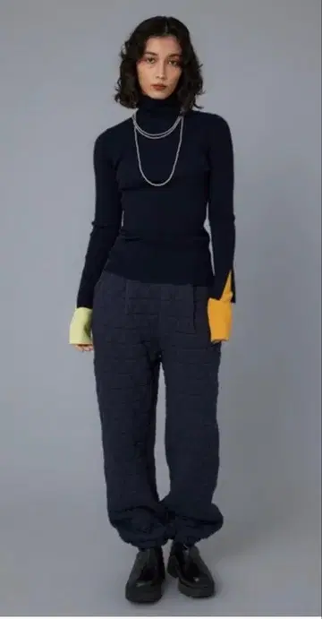 해린.CYE 해린 도트 사이 Double cuff tops