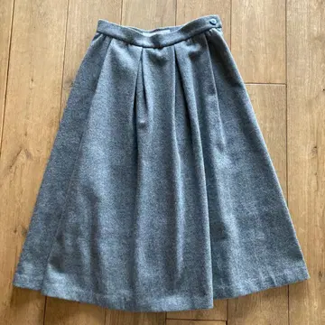 Chariot Dessert 그레이 플레어 스커트