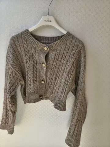 레지나 REGINA RISURRE 케이블 니트 가디건 카푸치노