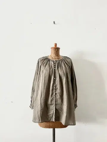 [ 미사용 ] Gauze 라미린넨 개더 블라우스 카키베이지