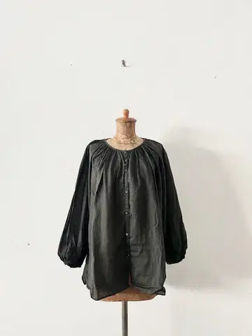 [ 미사용 ] Gauze 라미린넨 개더 블라우스 블랙