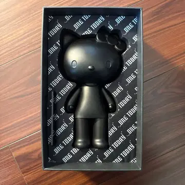 새상품 헬로키티 매트 블랙 피규어