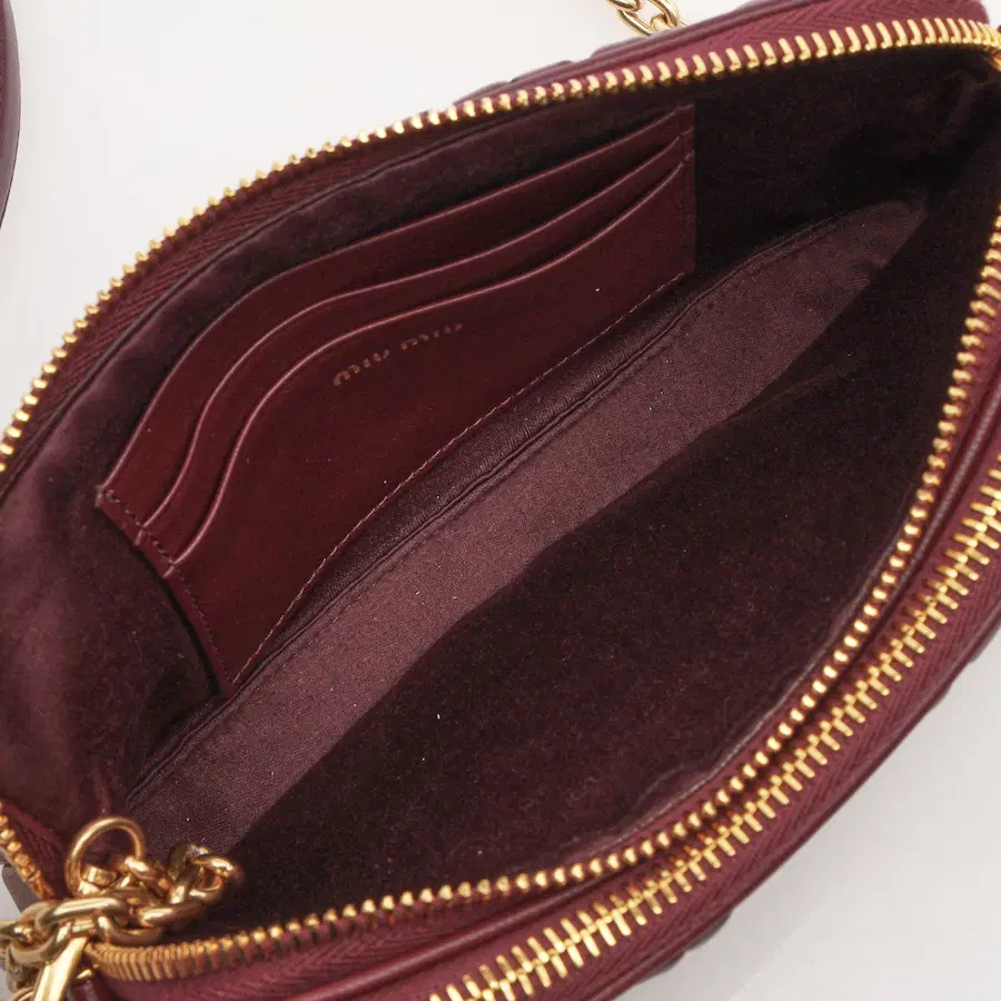 Miu Miu matelassé斜挎包