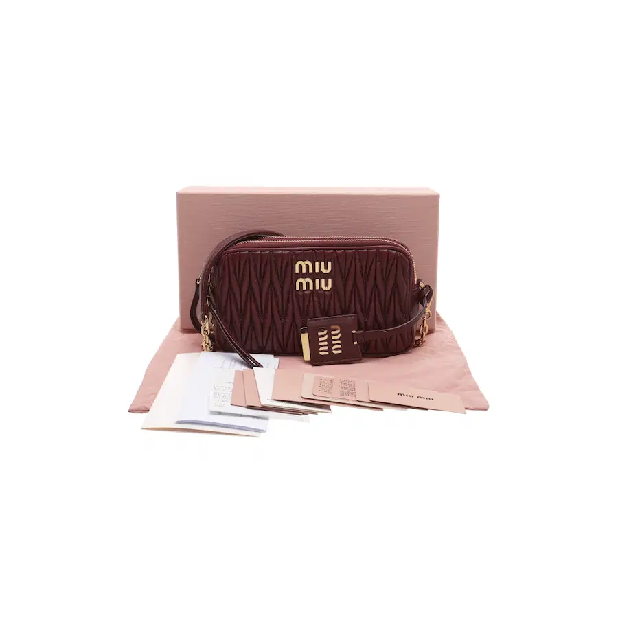 Miu Miu matelassé斜挎包