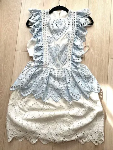 Self-portrait 스카이블루와 화이트 프릴이 달린 레이스 원피스