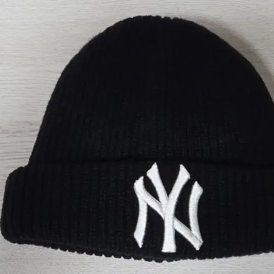 MLB Plush Meow Beanie NY (Black) on Bunjang Global Site.