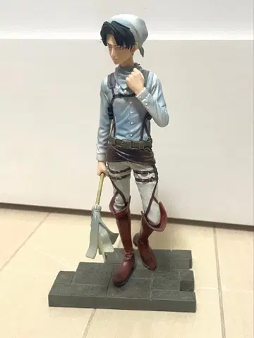 진격의 거인 리바이 청소 피규어