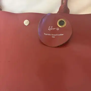 반짝이는 빨간색 이탈리아 베지터블 턴 가죽 통가죽 토트백