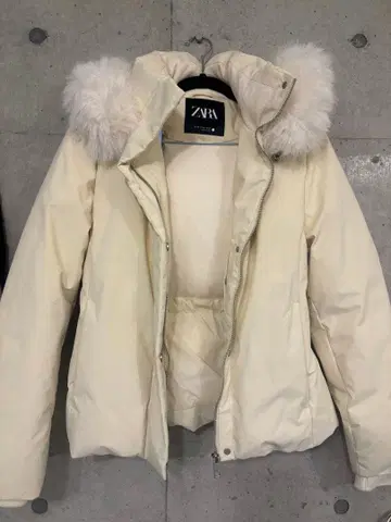 2/13까지 할인! ZARA 다운 자켓 퍼 포함
