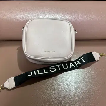 질 스튜어트 화이트 파우치