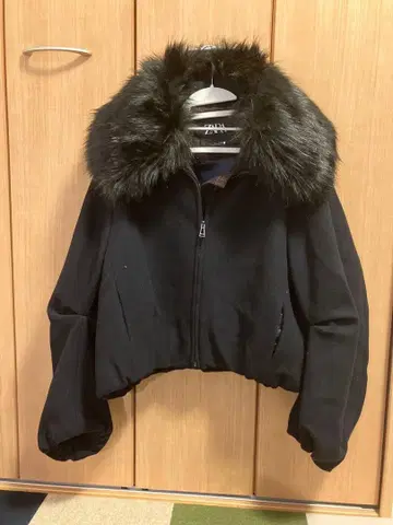 ZARA 블랙 퍼 후드 자켓 L