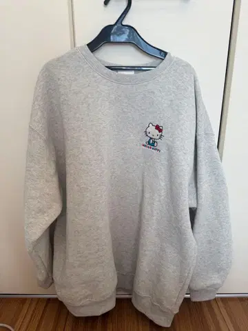 Avail 산리오 헬로키티 50주년 디자인 속기모 트레이닝복 맨투맨