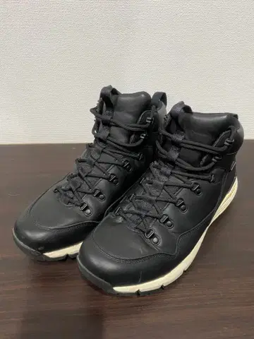 대너 비브람 밑창 마운틴 스니커즈 컨디션 최상