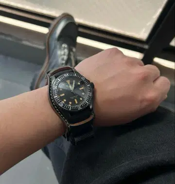 호윈 코도반 가죽 받침대 NATO 스트랩 티타늄 금장 장식