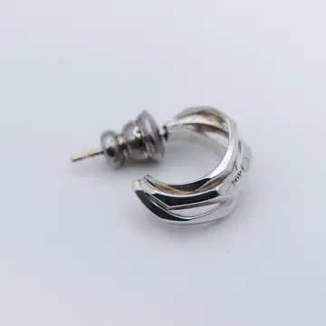 GARNI 실버 트위스트 디자인 한쪽 귀용 귀걸이