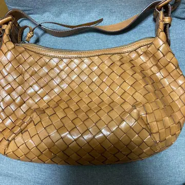 카멜색 가죽 뜨개질 핸드백 SAZABY 사자비