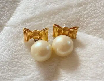 Kate spade New York 리본형 골드 펄 귀걸이