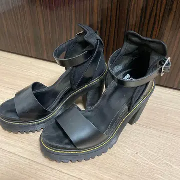 닥터마틴 샌들 23cm