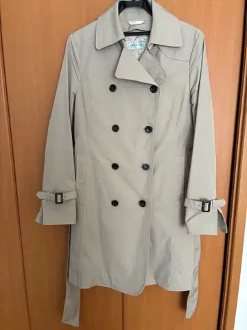 베이지 더블 브레스트 트렌치코트 (아오야마 양복)