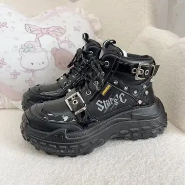 스터드 장식 블랙 워크 부츠