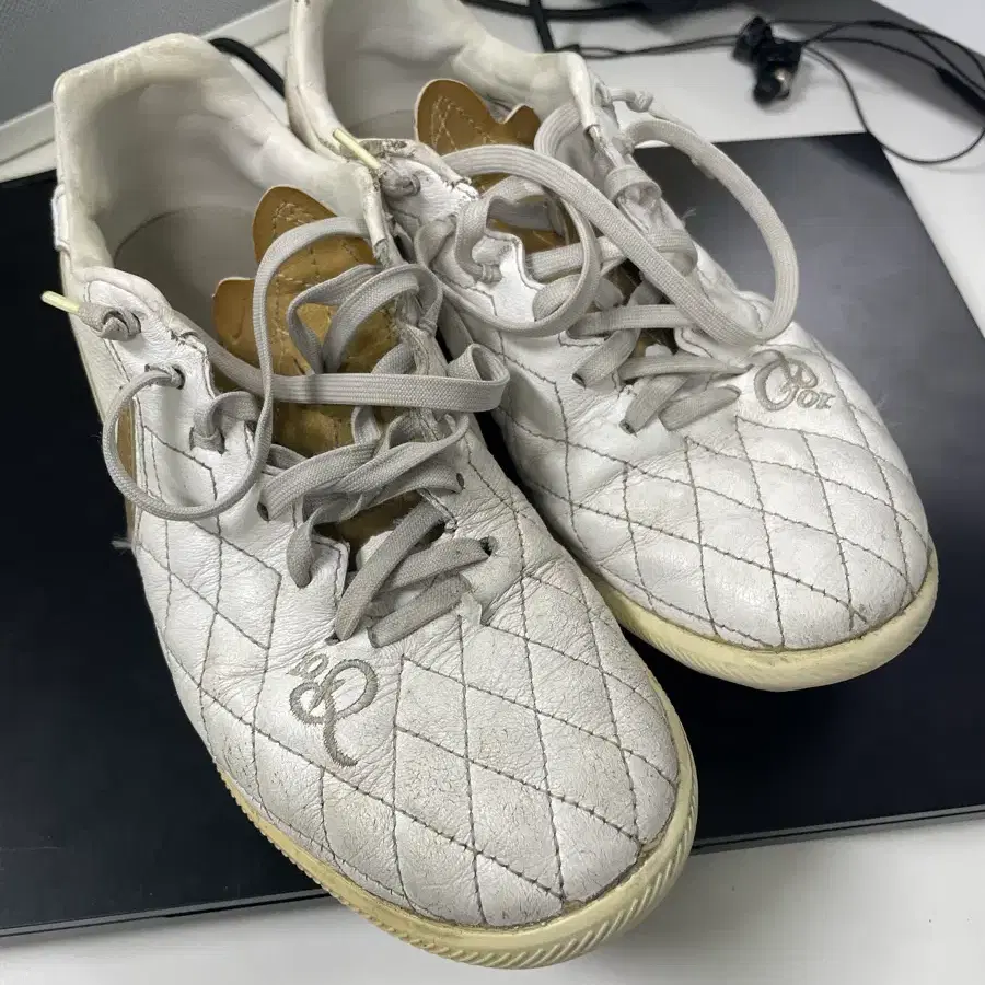 ronaldinho futsal shoes