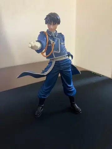 강철의 연금술사 로이 머스탱 피규어