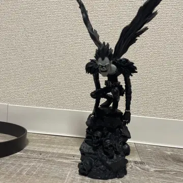 DEATH NOTE 류크 피규어 깃털 달린 해골 받침대