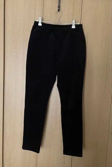 새상품급 GUNZE 군제 블랙 밴딩 루즈핏 코듀로이 팬츠