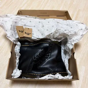 닥터마틴 1460 8홀 부츠 UK4 23cm