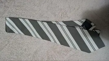 드레익스 카키 스트라이프 넥타이