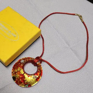 빨간색과 금색 꽃무늬 아크릴 목걸이 무라노 유리풍