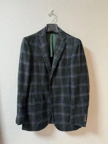 스틸레 라티노 싱글 자켓 윈도우페인 44 행거 버튼 실 부착