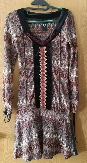 오네! OZZ ONESTE 에스닉 패턴 긴팔 미니 원피스